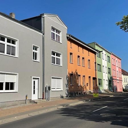 Modern Eingerichtet-Stadtnah-Ferienwohnung Mit Geschirrspueler Und Waschmaschine Friedland  Zewnętrze zdjęcie